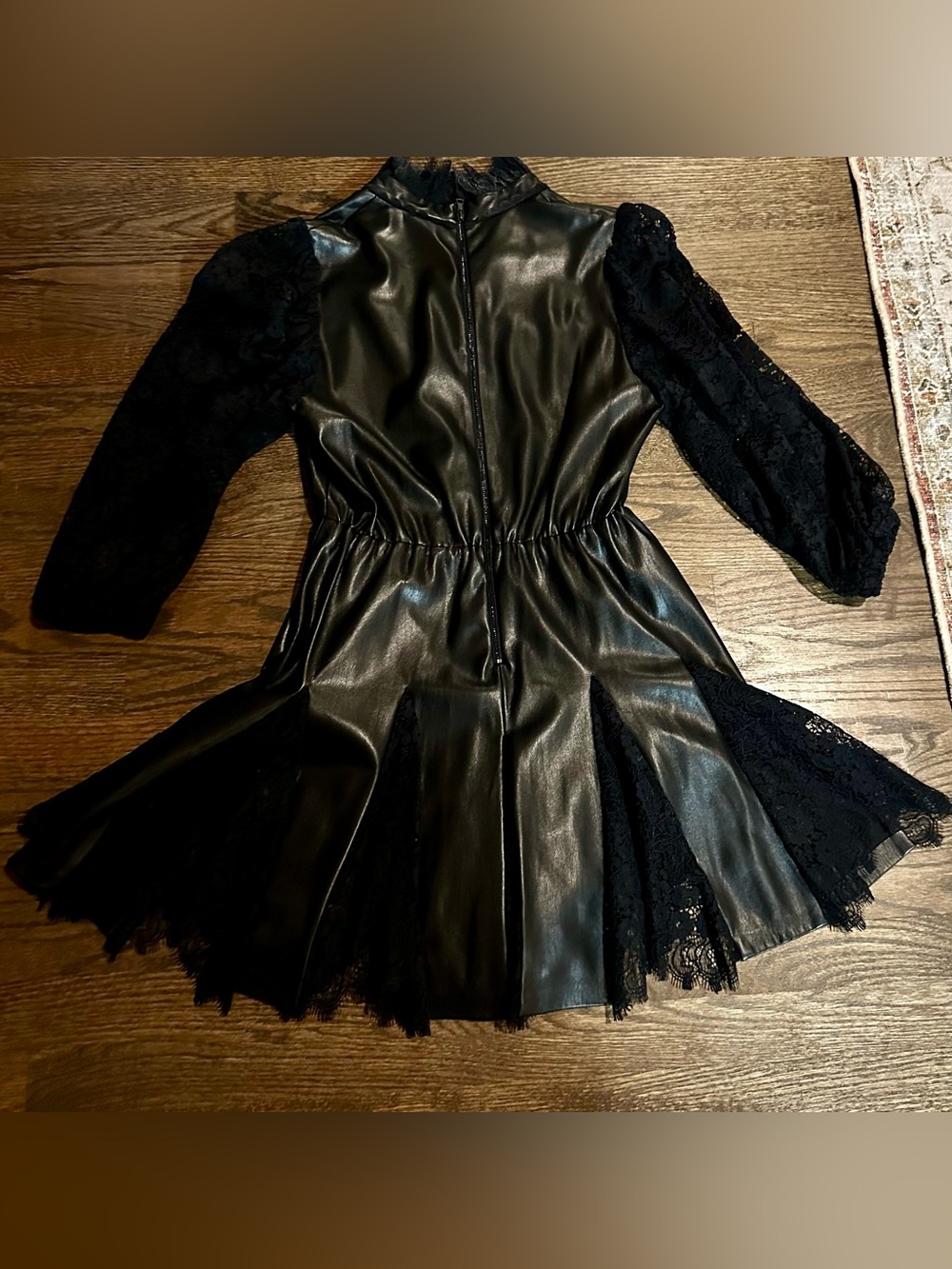 Alice + Olivia Black Faux Leather and Lace Belted Dress. Size 4. Worn Once! - Picture 6 of 10